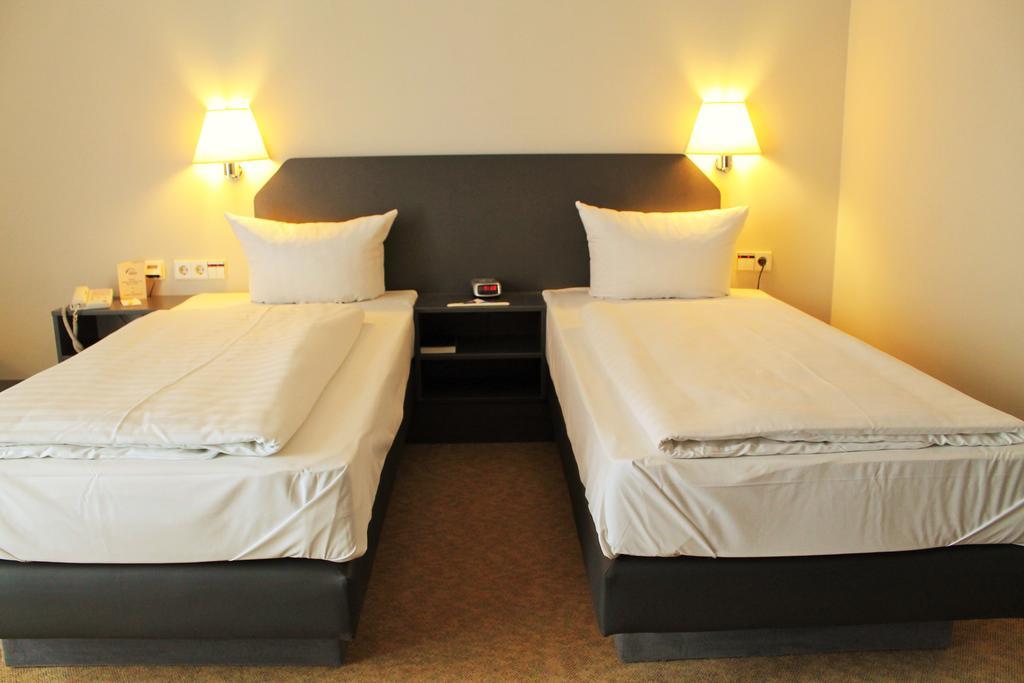 Hotel Woerth Wörth an der Isar Eksteriør billede